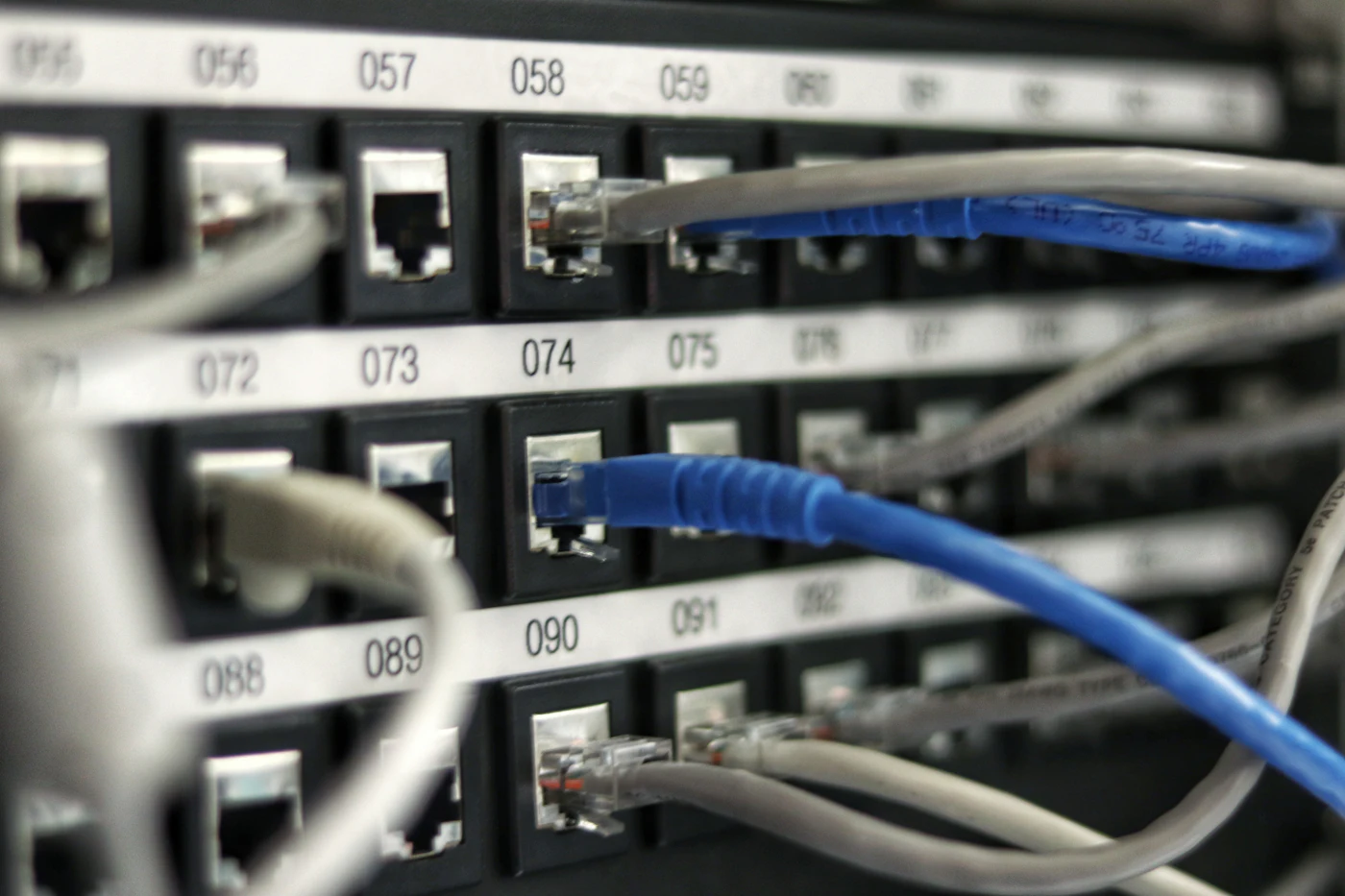 Corredor de data center da migração conduzida para a Nareia Energia